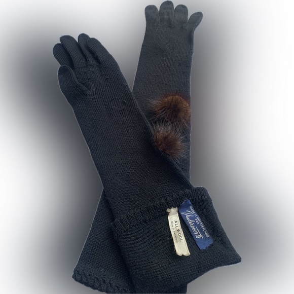Vintage Ladies long wool Gloves with fur Pom, medium size, 17 inches - Picture 4 of 7